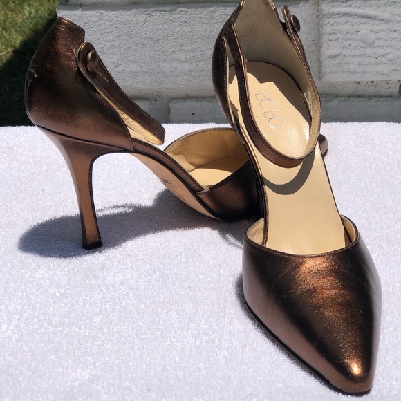 Shoe - Picture 3 of 8